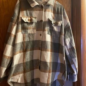 Women’s  multicolored Shacket size large.